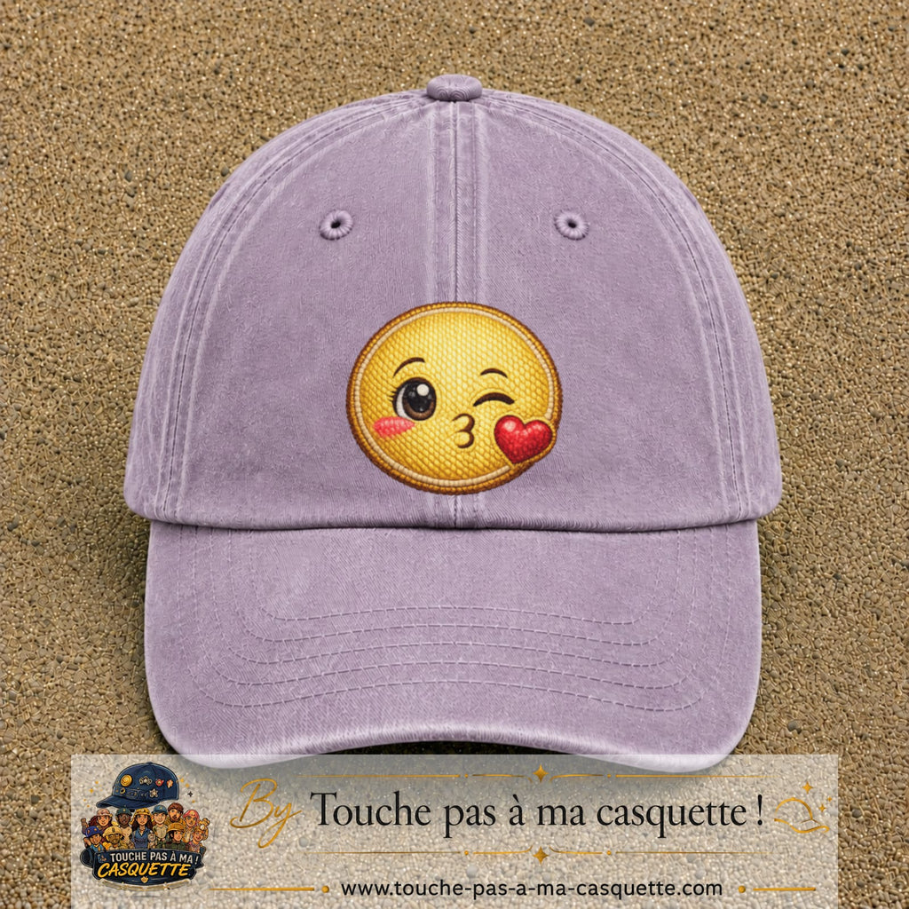 Image principale produit10grosVI - casquette Violet délavé avec visuel Emoji bisou cœur 7 cm