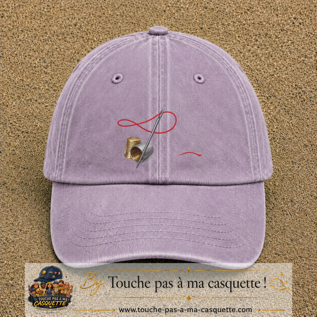 Casquette Violet délavé 100% coton avec motif Aiguille et fil rouge 7 cm - image principale