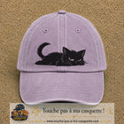 Casquette baseball Violet délavé 100% coton avec visuel Chat noir couché 7 cm - image produit principale
