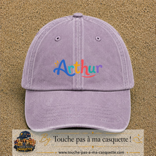 Casquette baseball Violet délavé 100% coton avec visuel Prénom Arthur coloré 7 cm - image produit principale