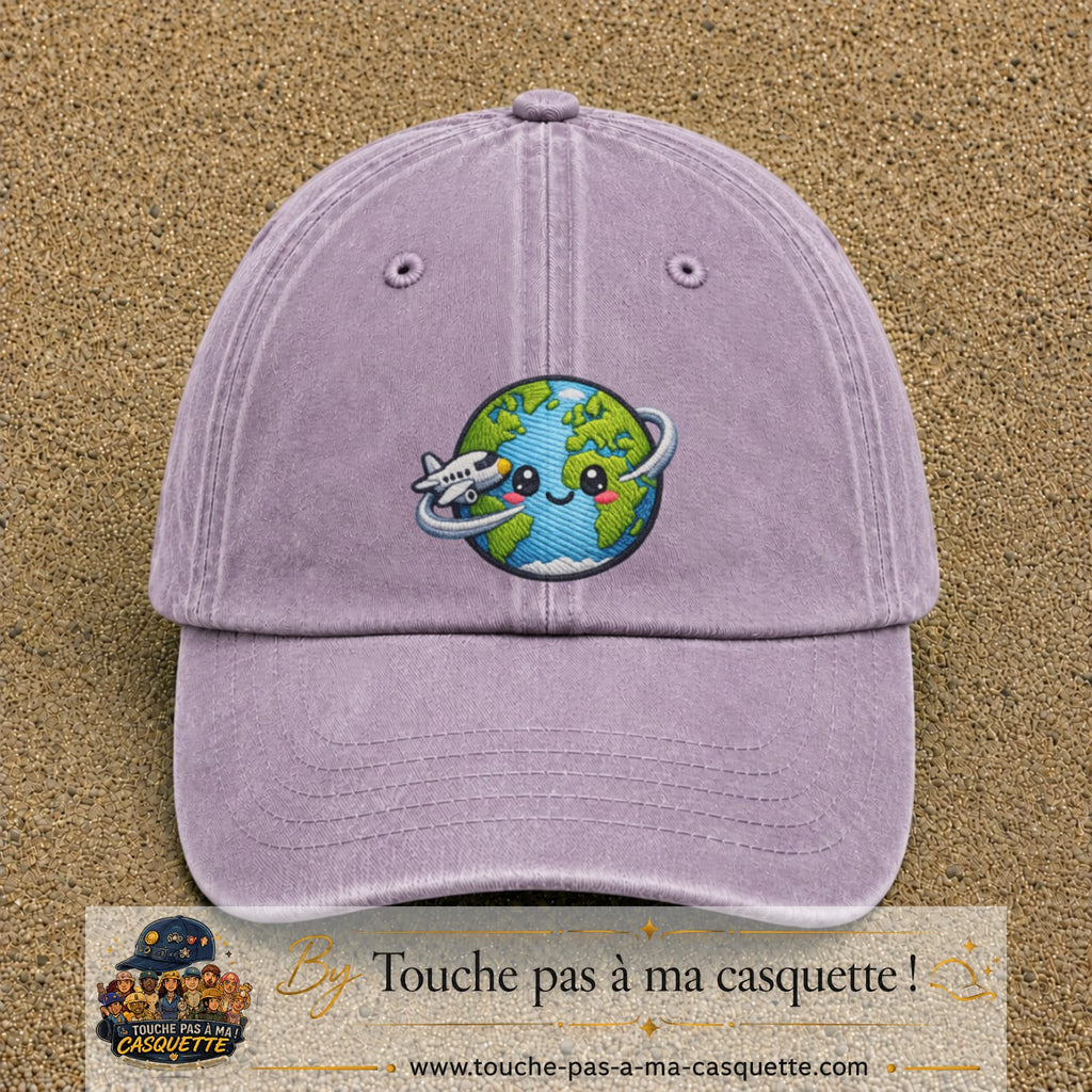 Image principale produit115grosVI - casquette Violet délavé avec visuel Monde kawaii avion 7 cm