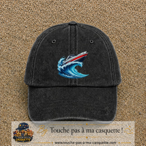 Casquette Noir délavé avec motif Bateau à moteur sur vague en 7 cm – vue principale
