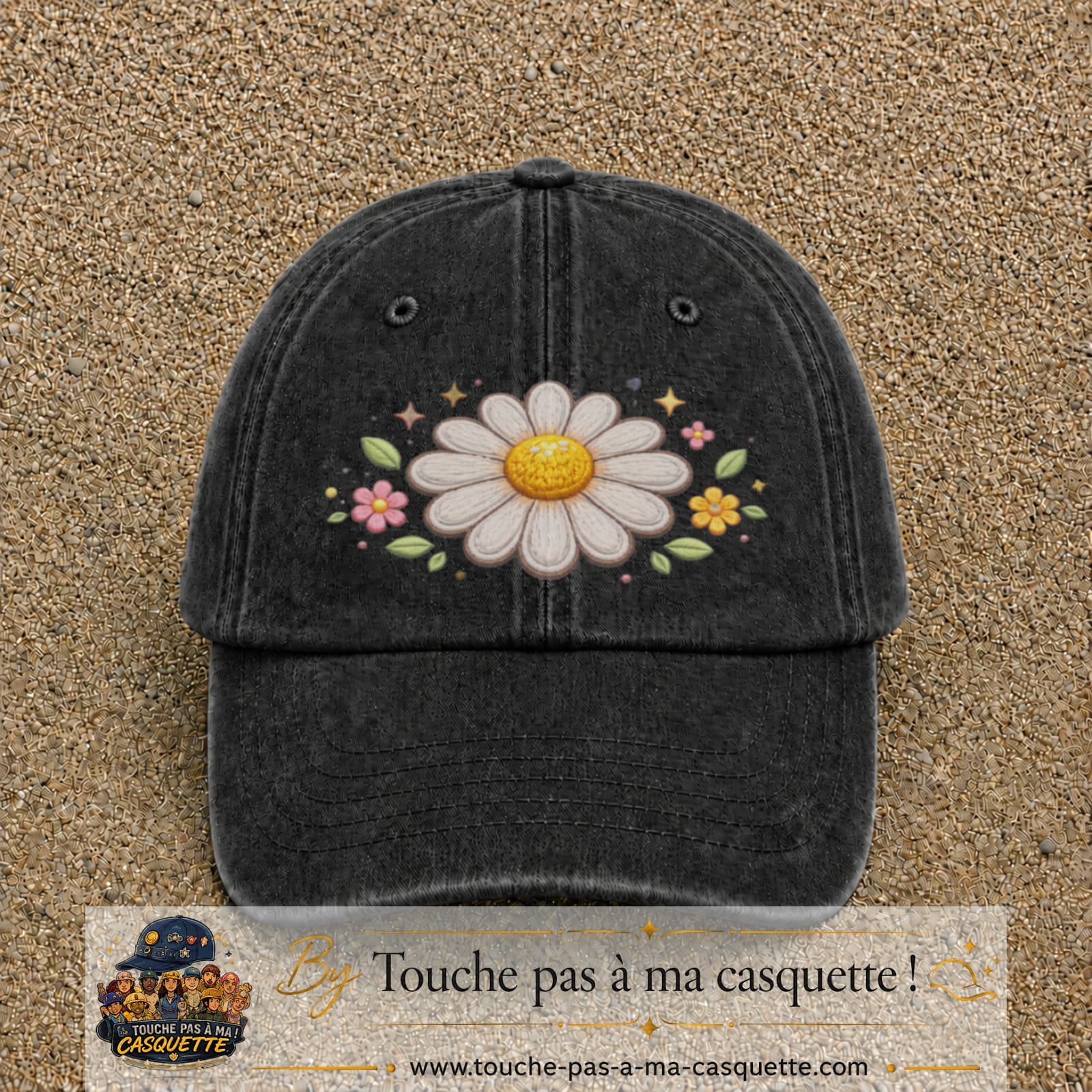 Image principale produit120grosN - casquette Noir délavé avec visuel Marguerite horizontale 7 cm