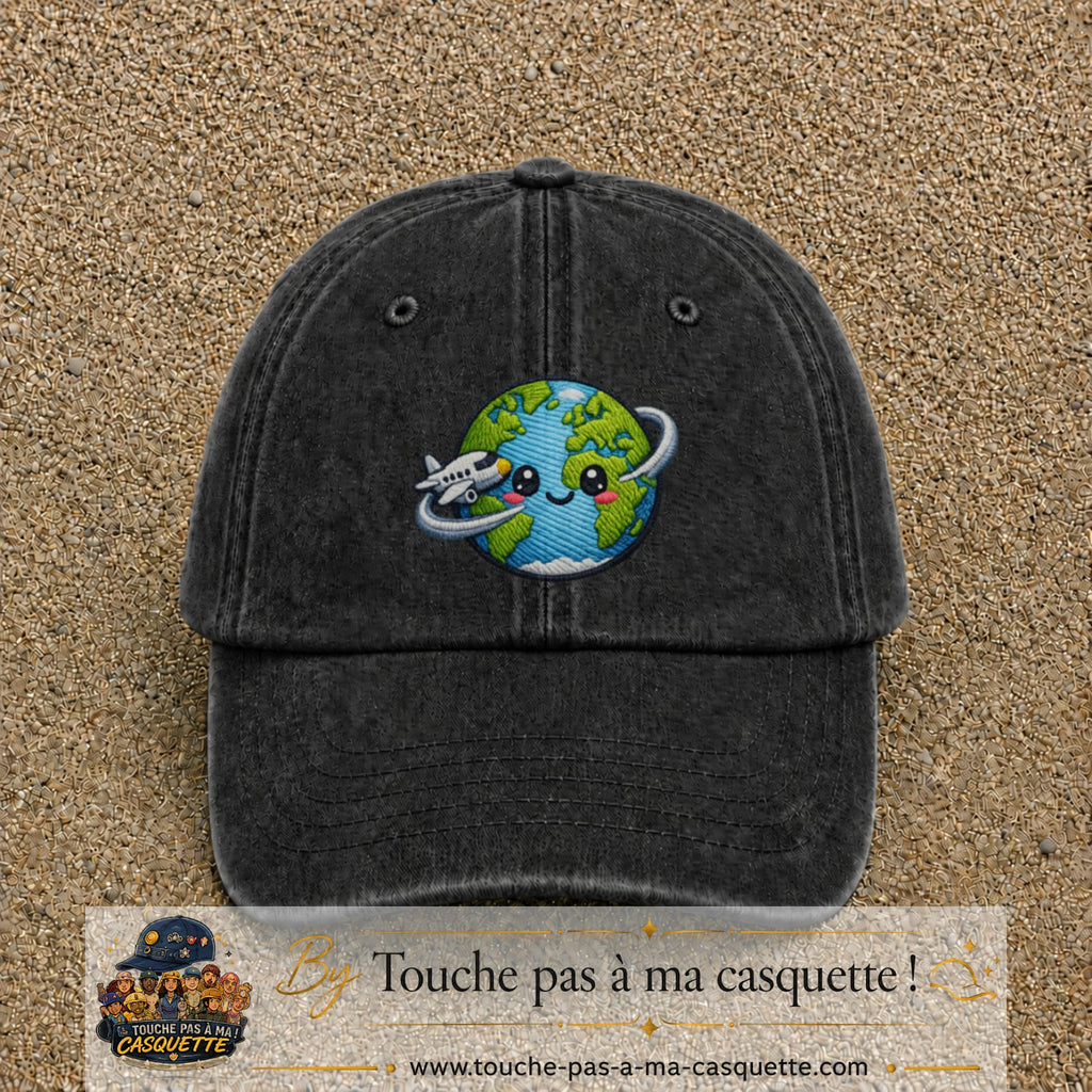 Image principale produit115grosN - casquette Noir délavé avec visuel Monde kawaii avion 7 cm