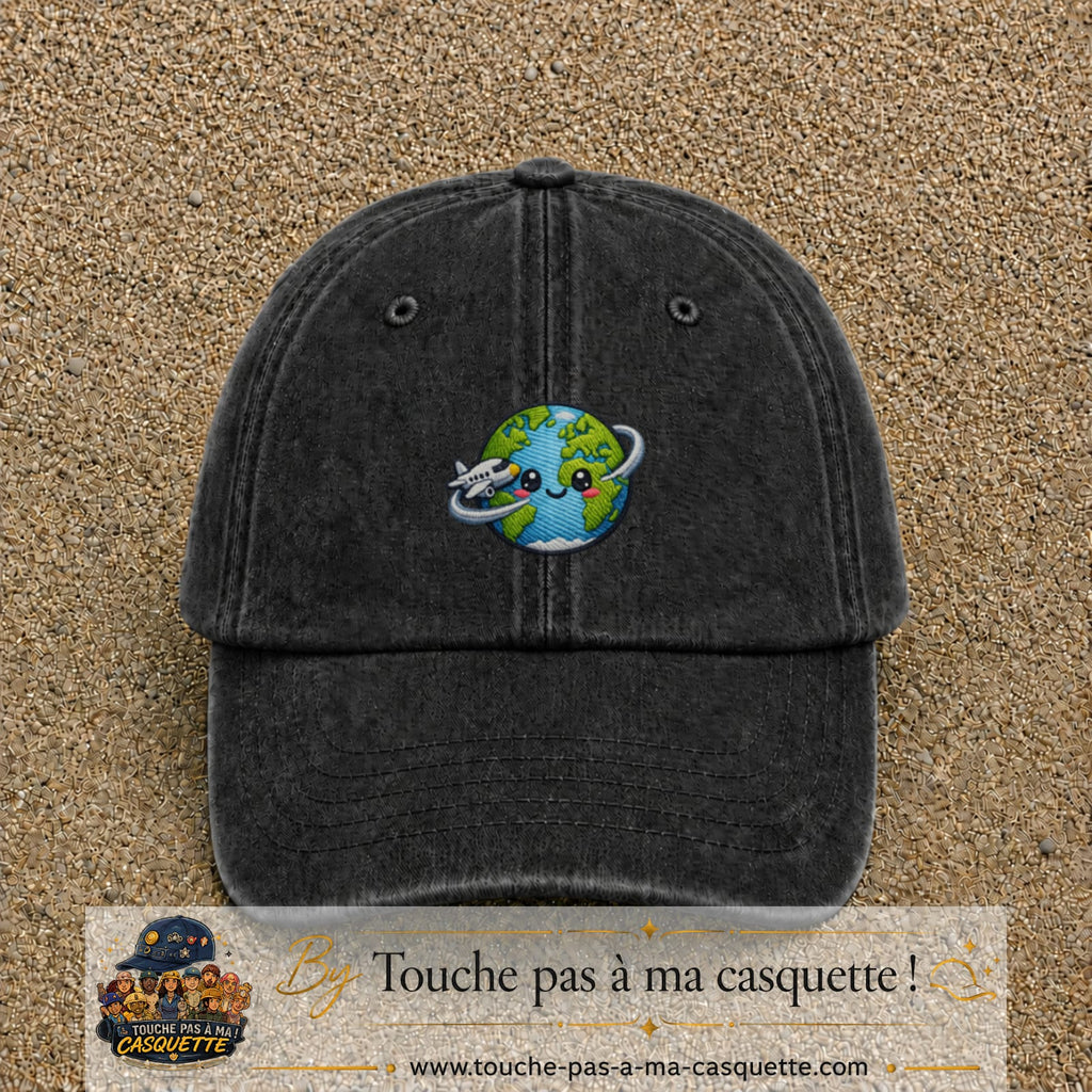 Image principale produit115moyenN - casquette Noir délavé avec visuel Monde kawaii avion 5 cm