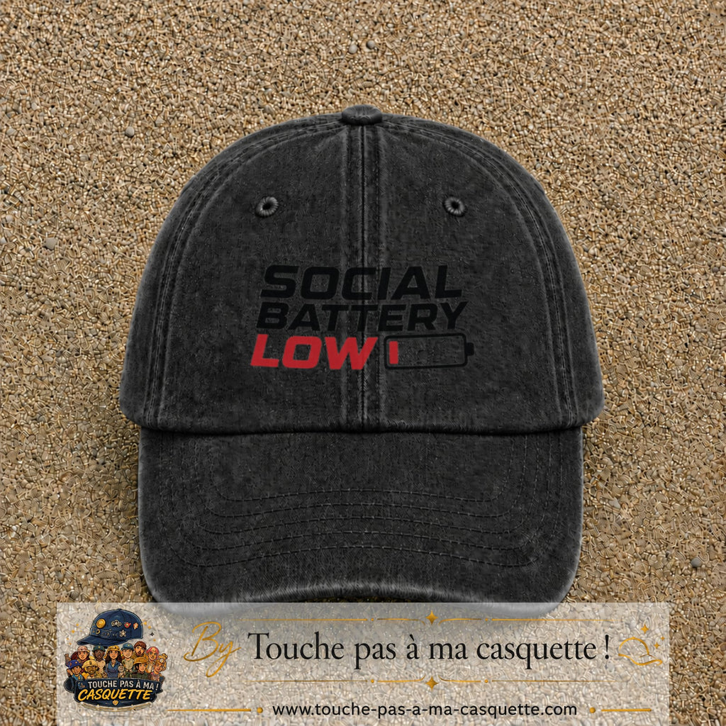 Casquette Noir délavé 100% coton avec motif Social Battery Low 7 cm - image principale