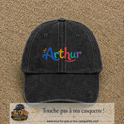 Casquette baseball Noir délavé 100% coton avec visuel Prénom Arthur coloré 7 cm - image produit principale