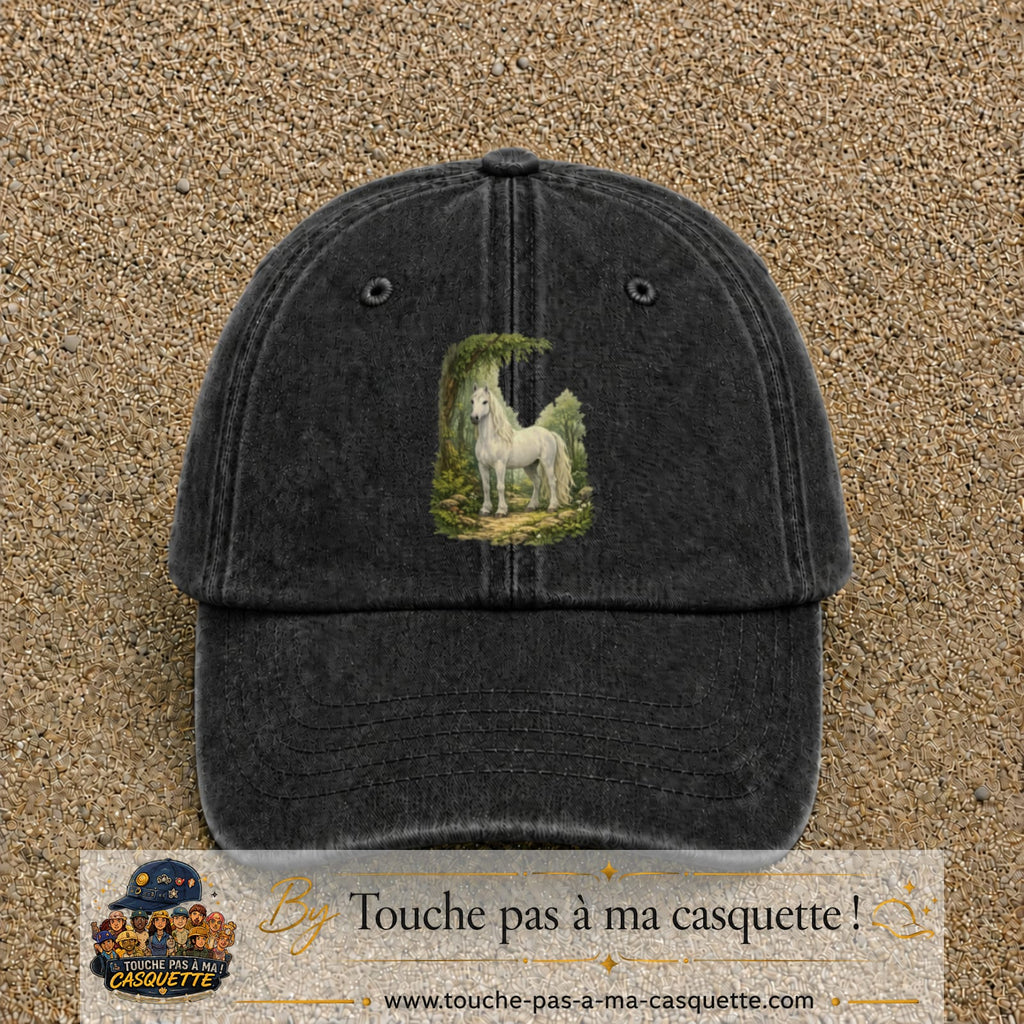 Casquette baseball Noir délavé 100% coton avec motif Cheval blanc en forêt 7 cm - image principale
