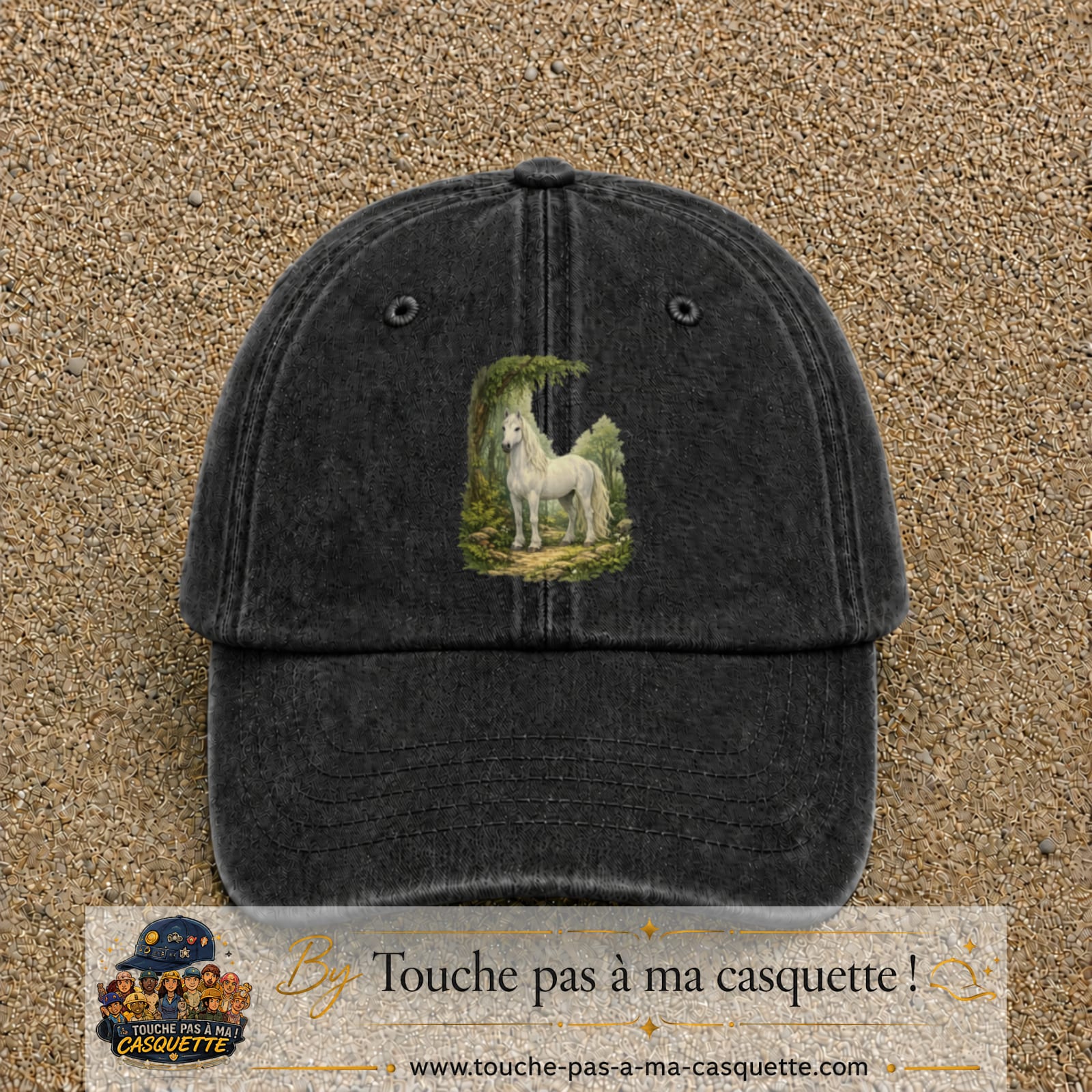 Casquette baseball Noir délavé 100% coton avec motif Cheval blanc en forêt 7 cm - image principale